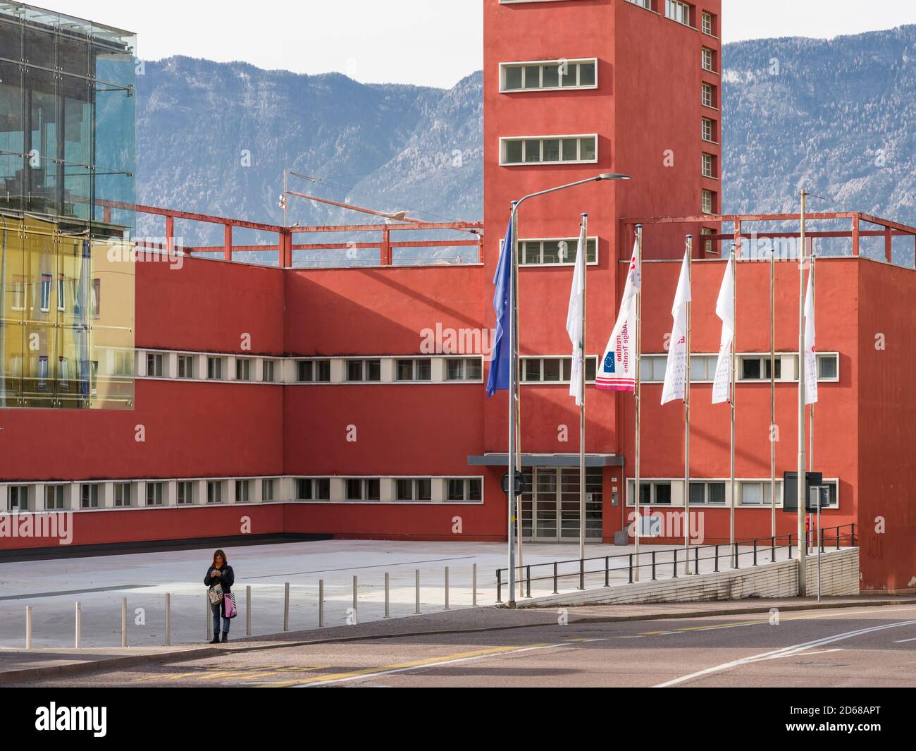 Le bâtiment EURAC dans la Neustadt Bozner - Citta nueva di Bolzano, un chef-d'œuvre architectural du rationalisme italien. Bozen ñ Bolzano, capitale Banque D'Images