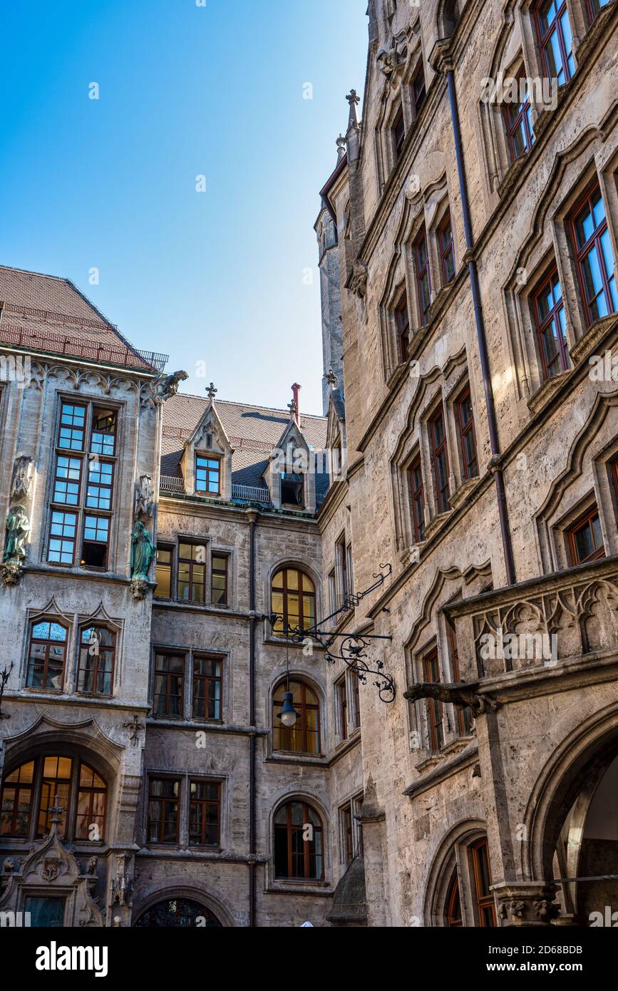 La nouvelle Mairie, est un hôtel de ville à la partie nord de Marienplatz à Munich, Bavière, Allemagne. Il abrite le gouvernement de la ville y compris la ville cou Banque D'Images