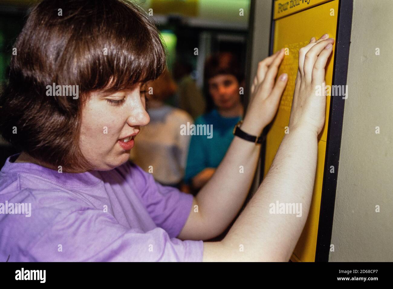 Fête de l'école des aveugles d'Édimbourg visitez Paris et l'Institut Louis Braille et l'Institut national des jeunes Aveugles. 23 juin 1993. Photo: Neil Turner Banque D'Images