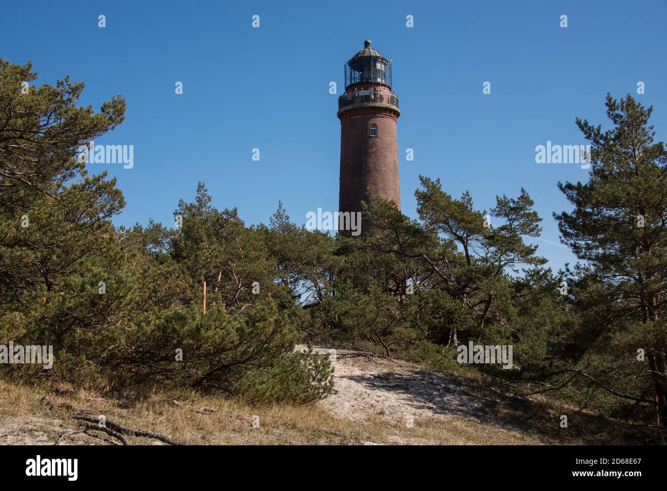 phare dans les dunes de la péninsule de Darß, la côte Baltique de Gemany Banque D'Images