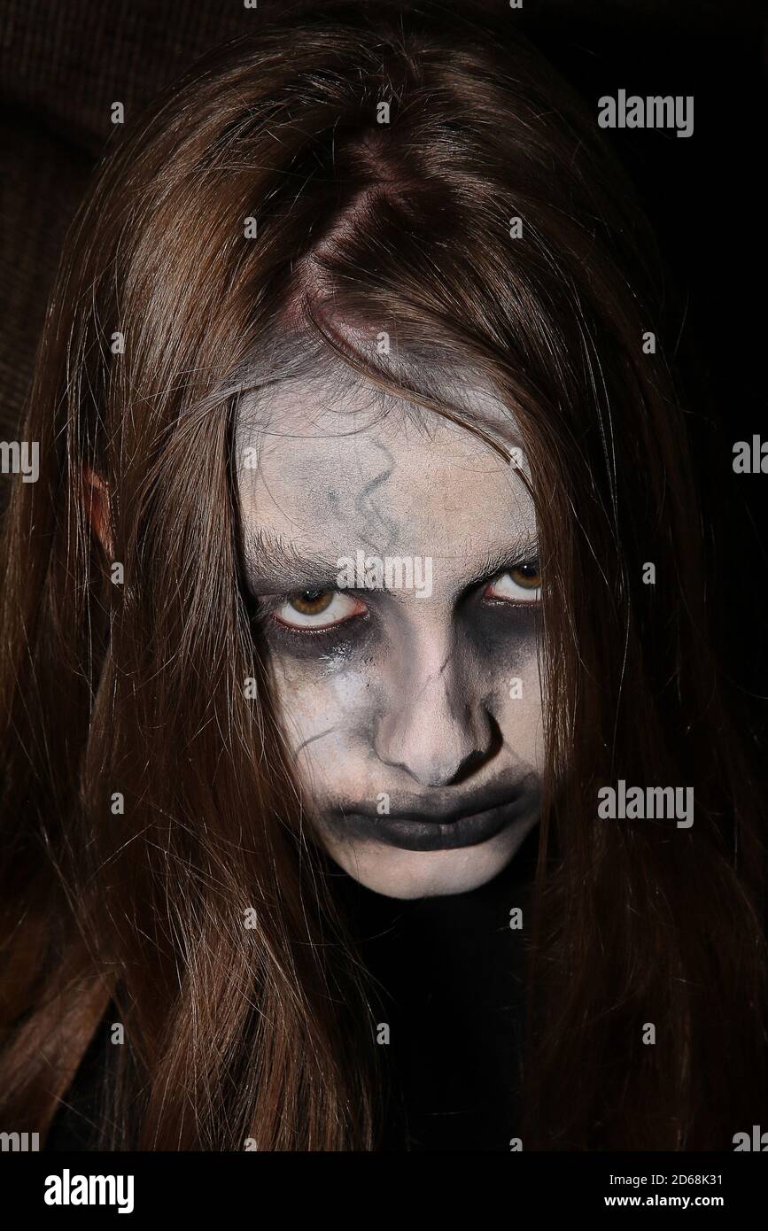 jeune fille avec maquillage d'horreur Banque D'Images