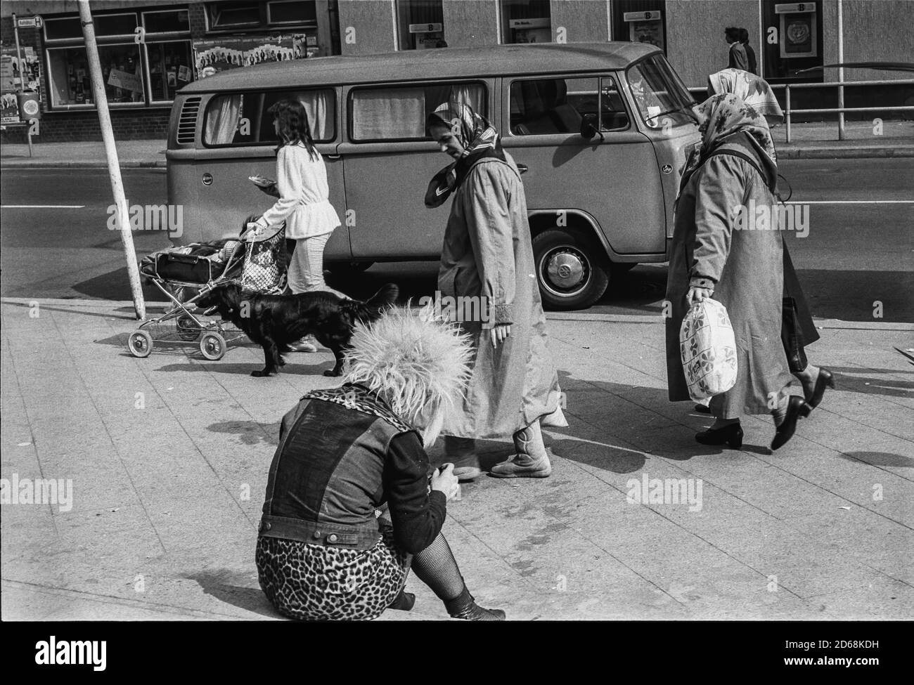 Punk girl, turkish Women and a Bulli (Berlin-Ouest) Banque D'Images