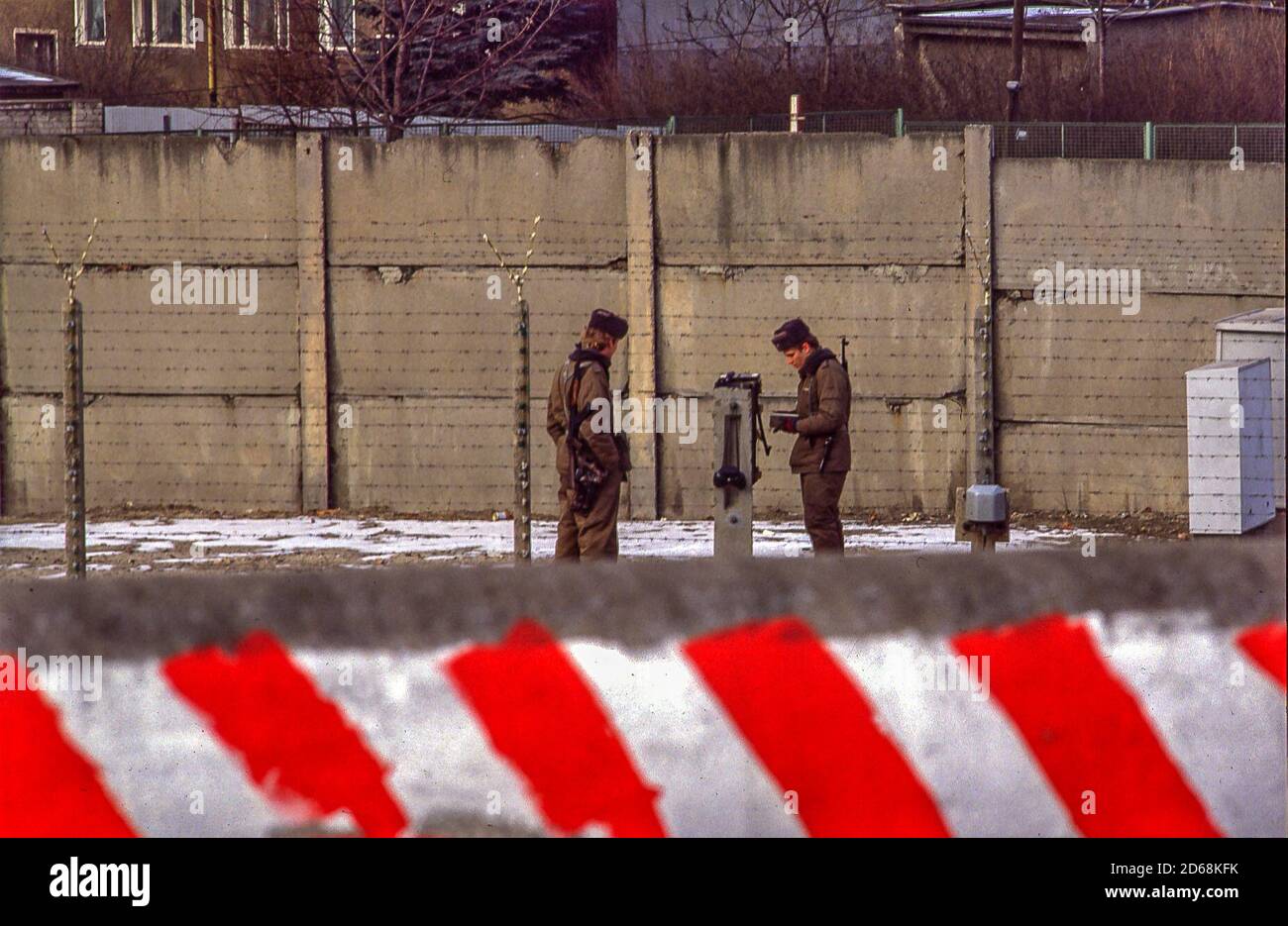 Vopos: Gardes frontière de la RDA, à l'intérieur du mur Banque D'Images