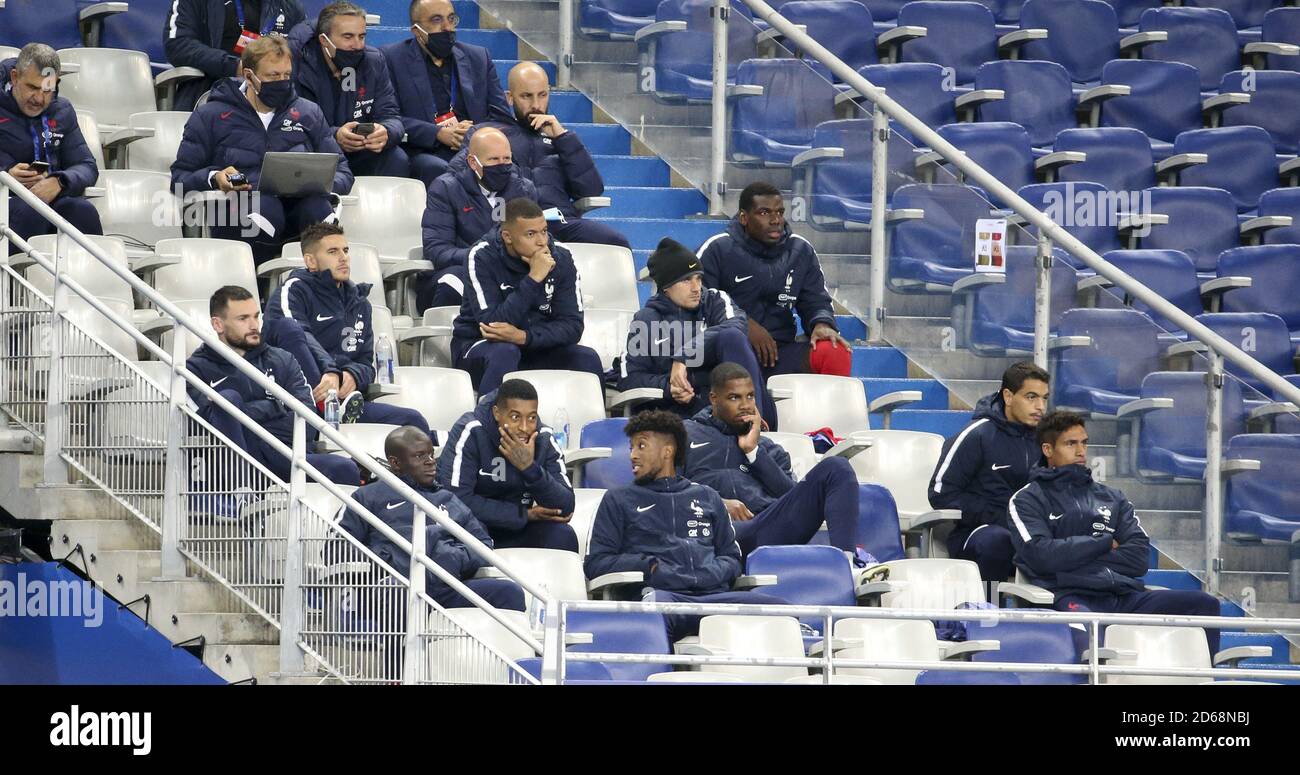 ugo Lloris, Kylian Mbappe, Antoine Griezmann, Paul Pogba de France parmi les substituts pendant le match international de football amical betwee Banque D'Images