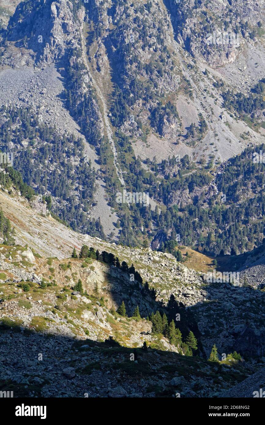Lever du soleil sur une allée de fermes dans la vallée de Belledonne Banque D'Images