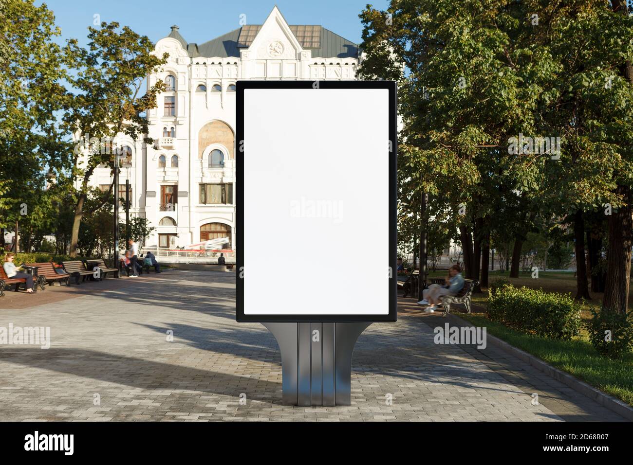 Maquette publicitaire sur le panneau publicitaire dans la rue. Banque D'Images