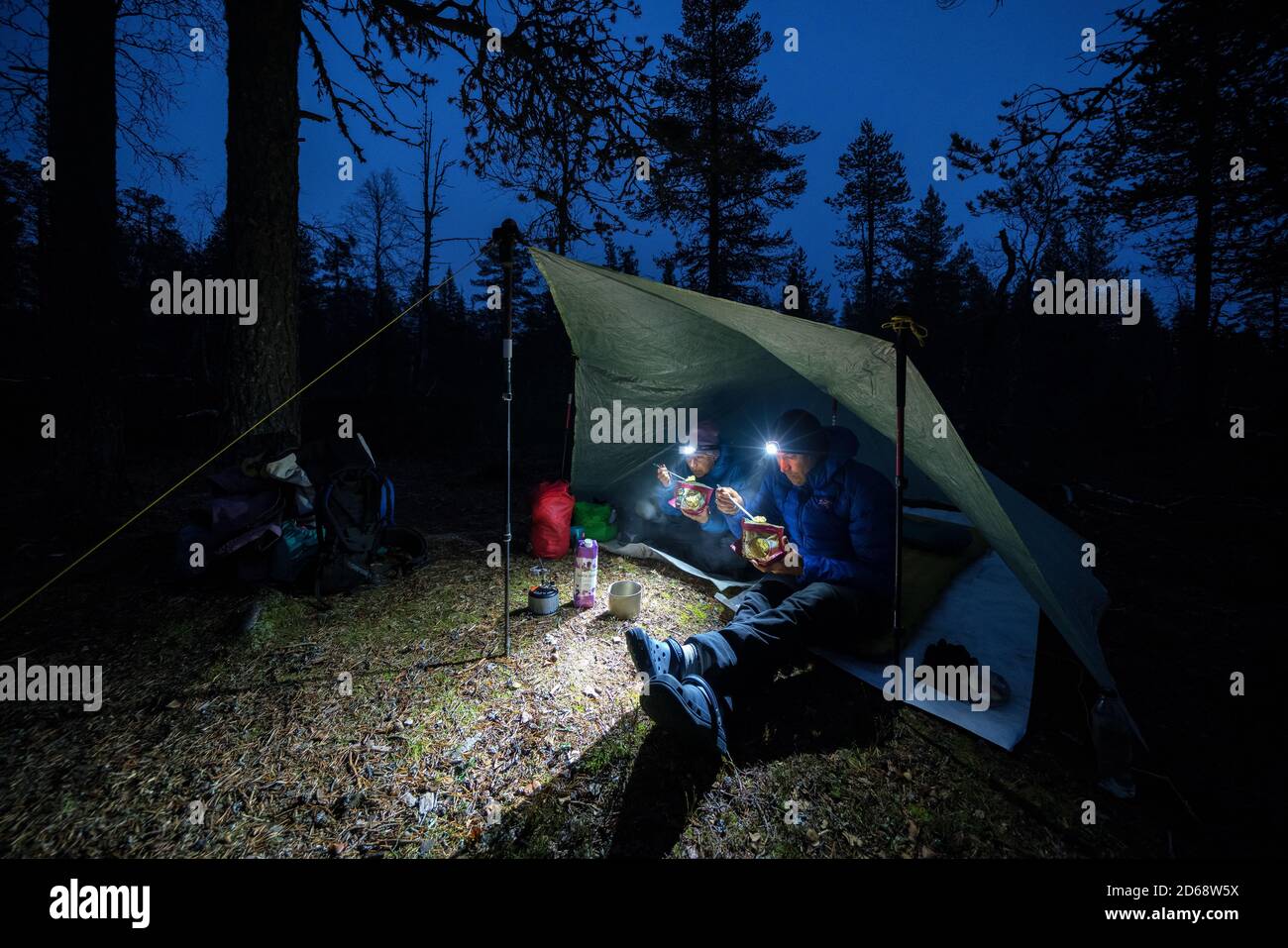 Camping à la bâche au parc national UKK, Laponie, Finlande Banque D'Images