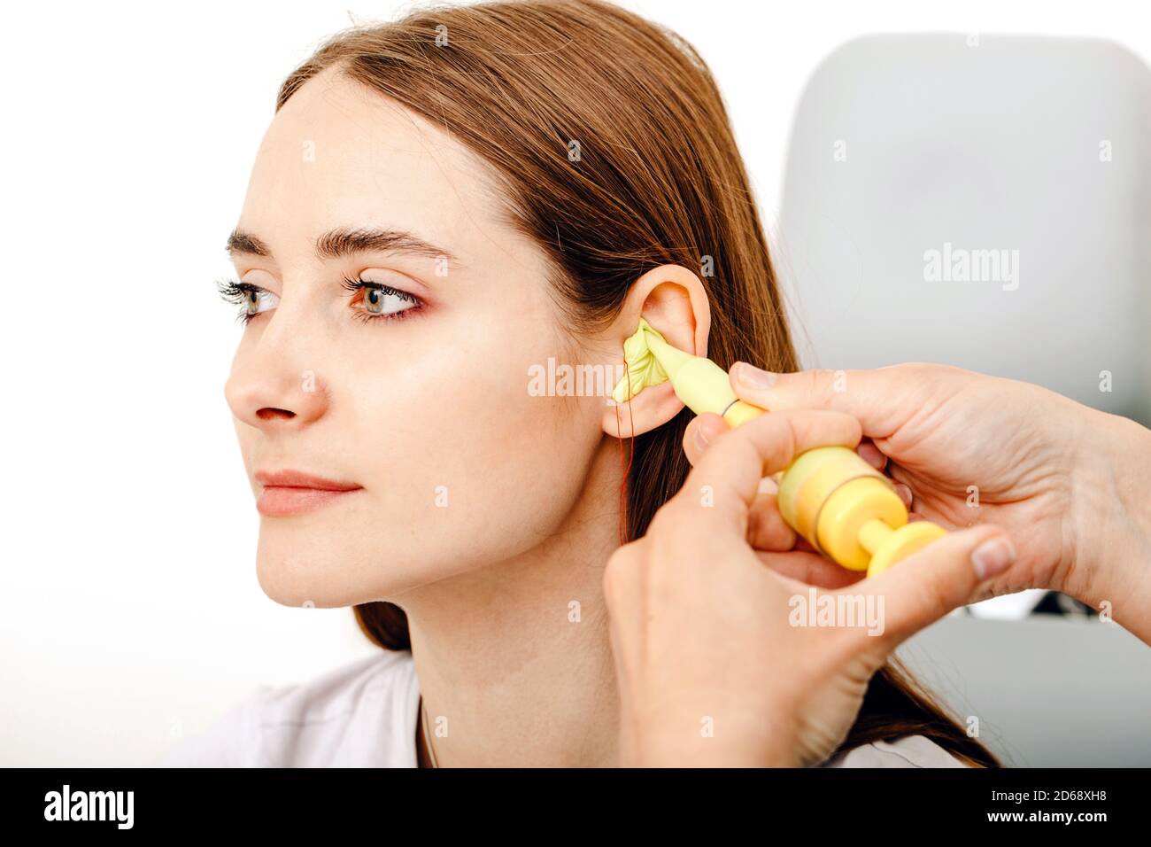 Bouchons D Oreilles Moules Personnellement Processus De Fabrication Des Bouchons D Oreille A Partir D Une Impression D Oreille D Une Femme Audiologie Partie De L Ensemble Photo Stock Alamy