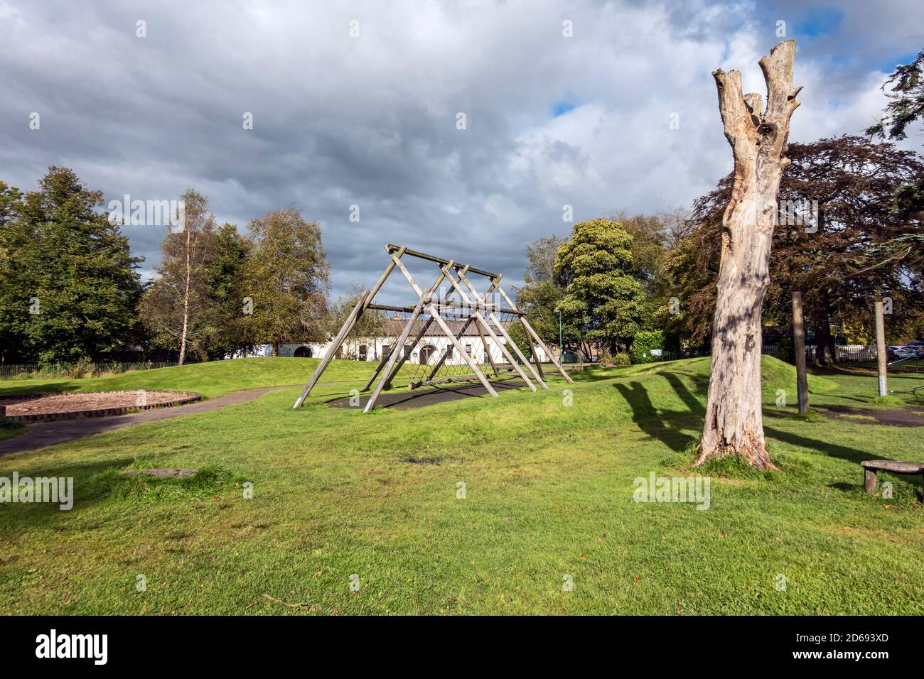 Aire de jeux avec équipement au parc national de Polkemmet près de Whitburn West Lothian Ecosse Royaume-Uni Banque D'Images