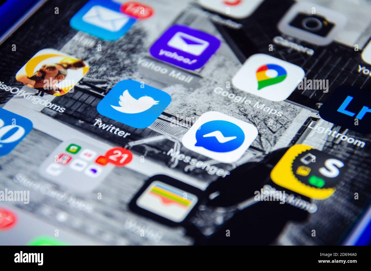 Vue rapprochée d'un écran Apple iPhone avec des icônes colorées à appuyer pour ouvrir différentes applications. Banque D'Images