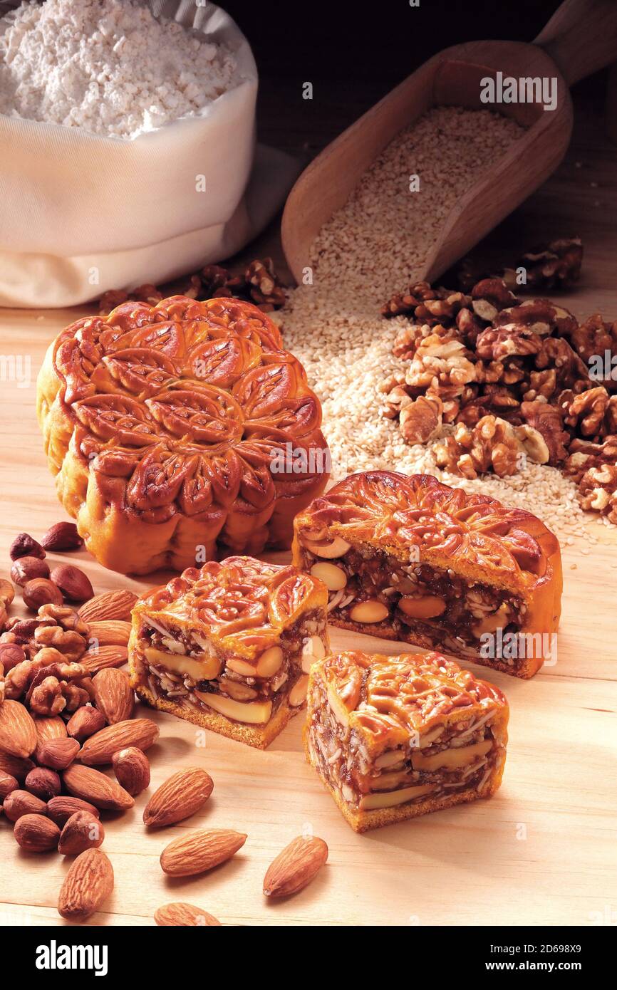 Gâteau de lune fruit Nut pour la fête de la mi-automne chinoise Banque D'Images