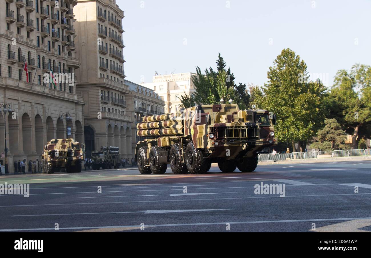 Bakou - Azerbaïdjan, septembre 2018 : système de lance-roquettes multiple Smerch lors d'un défilé Banque D'Images