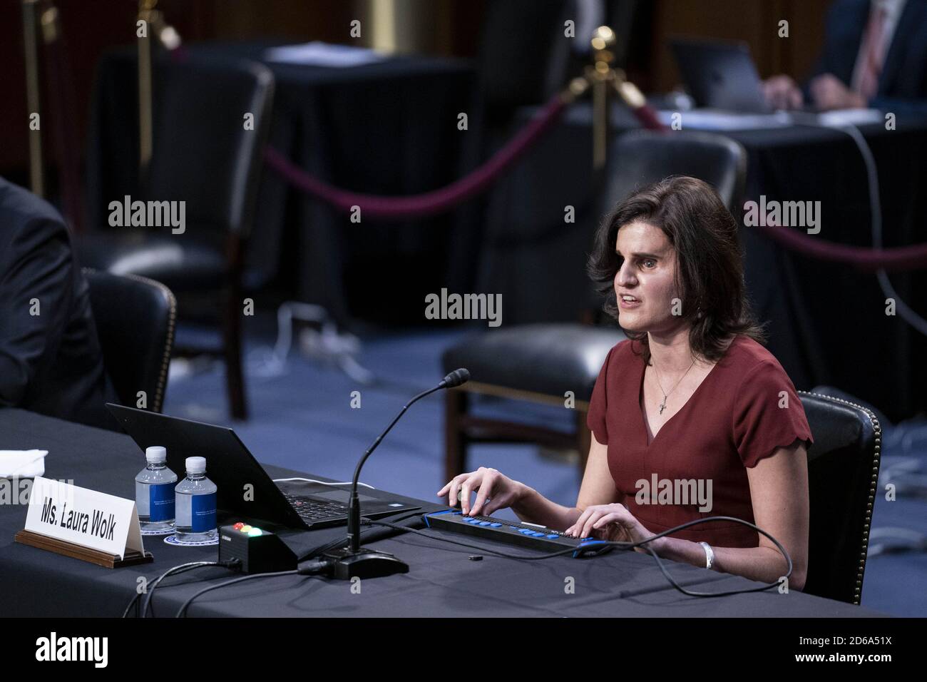 Washington, États-Unis. 15 octobre 2020. Laura Wolk, la première femme aveugle à s'greffier à la Cour suprême et ancienne étudiante de Barrett à la notre Dame Law School, témoigne lors de l'audition de confirmation de la Commission judiciaire du Sénat d'Amy Coney Barrett, la candidate du président américain Donald Trump pour la justice associée de la Cour suprême des États-Unis, Sur Capitol Hill à Washington, DC, le jeudi 15 octobre 2020. Photo de piscine par Sarah Silbiger/UPI crédit: UPI/Alay Live News Banque D'Images