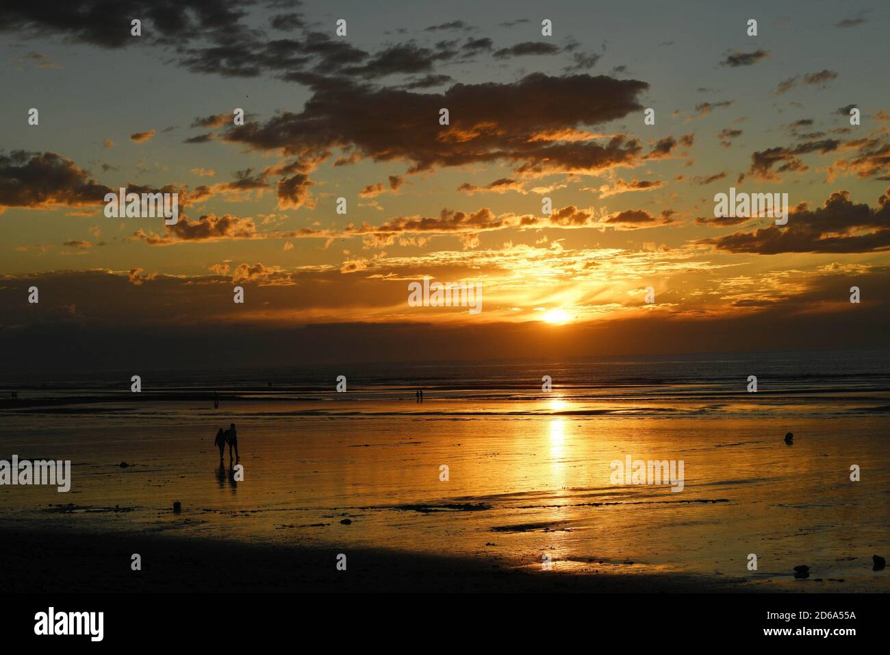 Coucher de soleil sur l'océan Atlantique en Normandie, Dieppe, France Photo  Stock - Alamy