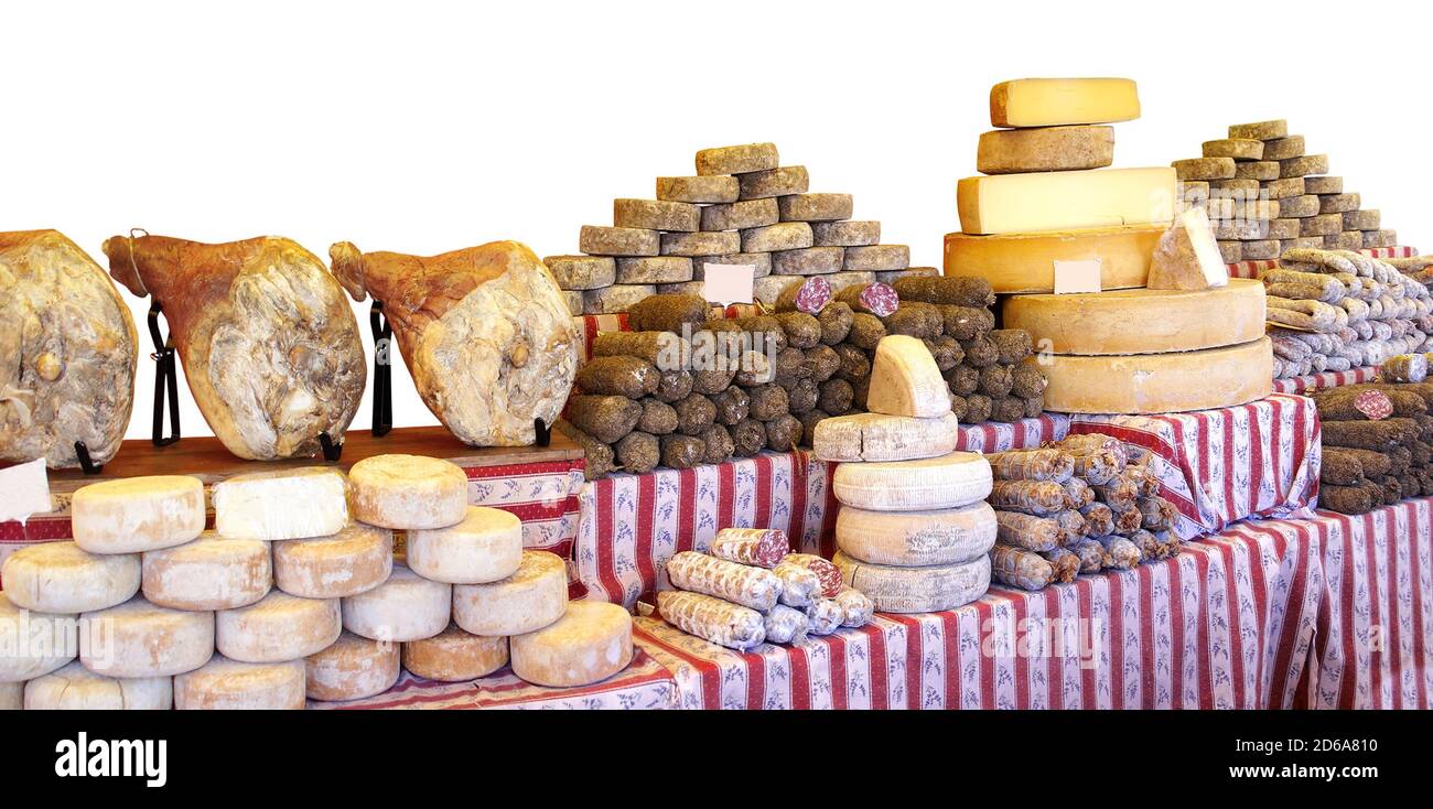 La viande froide et les fromages stall au marché sur fond blanc. Banque D'Images