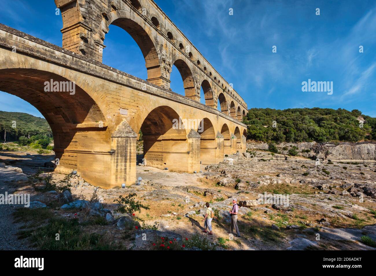 Pont du Gard, vers Pont-du-Gard, département du Gard, Languedoc-Roussillon, France. Aqueduc romain traversant la rivière Gardon. Le Pont du Gard est un monde de l'UNESCO Banque D'Images