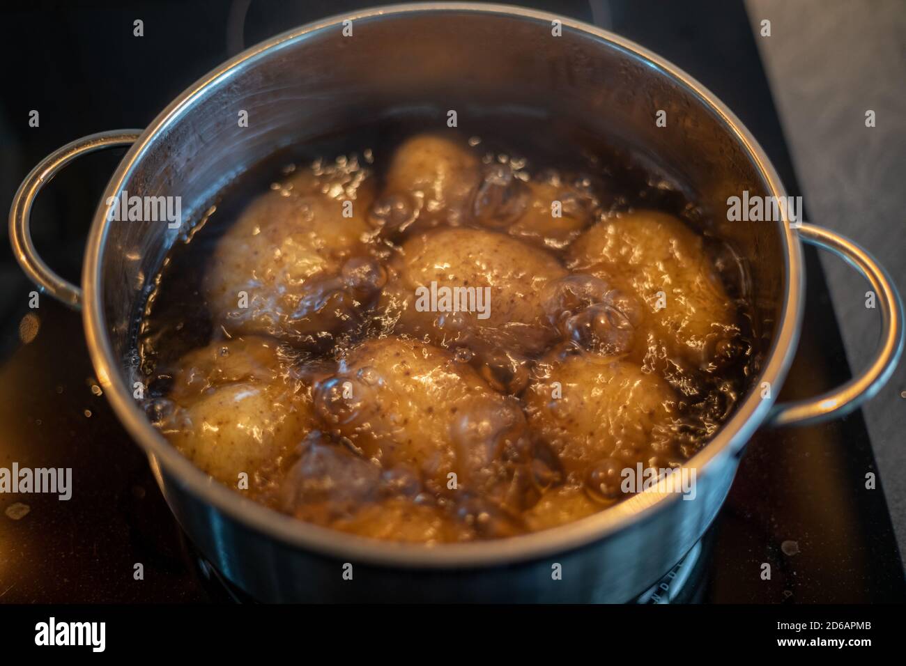 faire cuire les pommes de terre dans de l