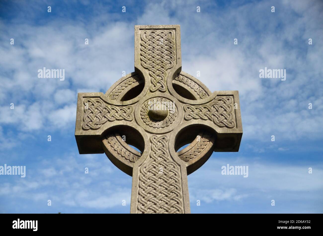 La tête d'une croix celtique en pierre. Dans le kirkyard de l'église de Dunottar, Aberdeenshire, Écosse. Banque D'Images