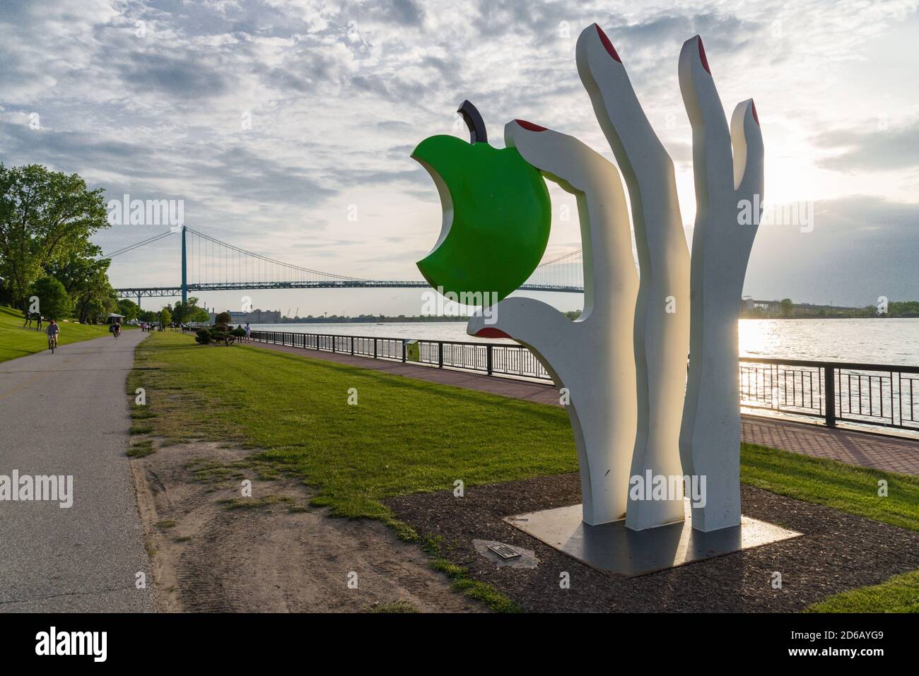 Sculpture le long de la rivière de Windsor ontario. Banque D'Images