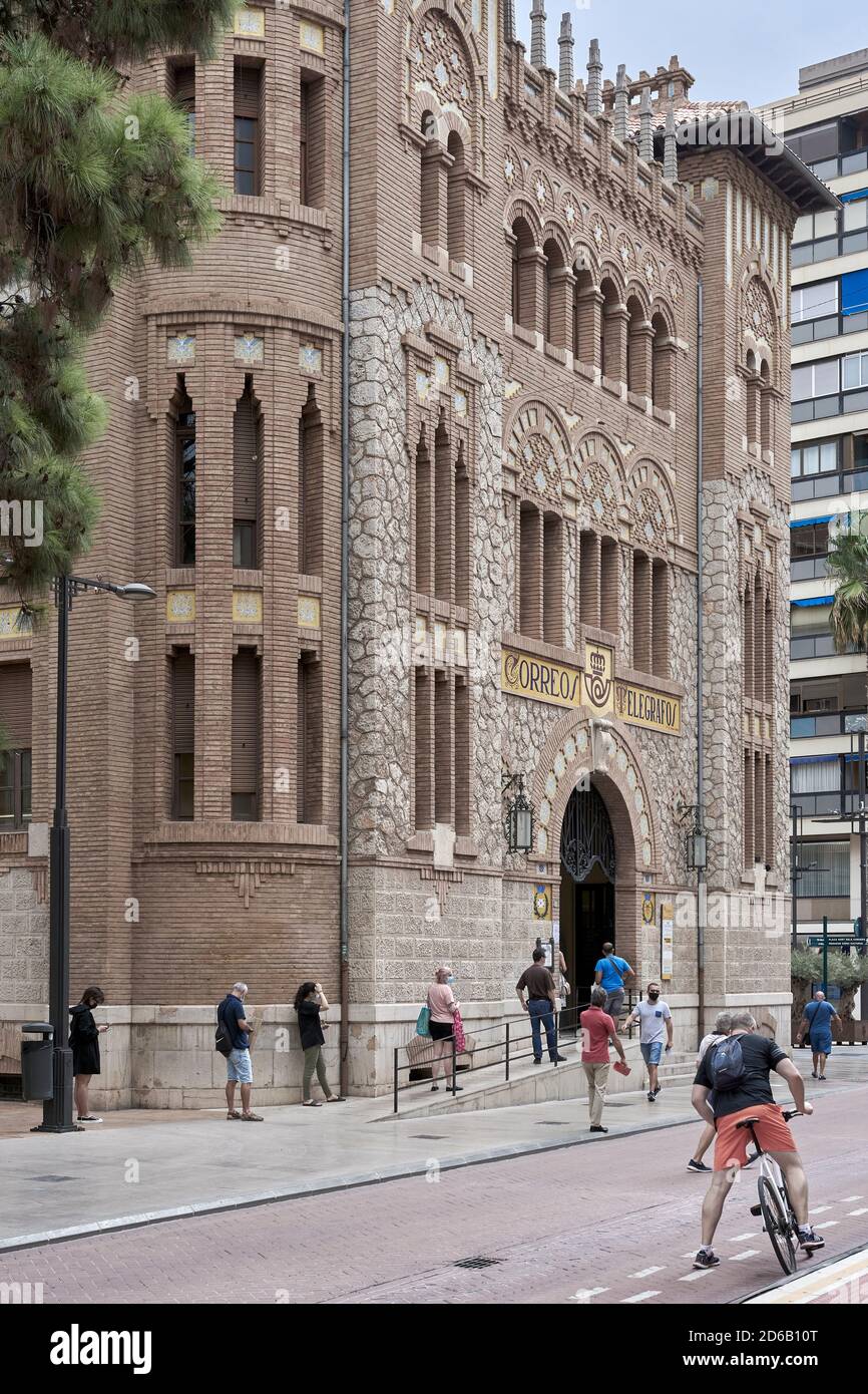 Bureau de poste et télégraphes bâtiment administratif, emblème de Castellón, du XXe siècle dans le modernisme valencien et le style néo-Mudejar, Espagne. Banque D'Images