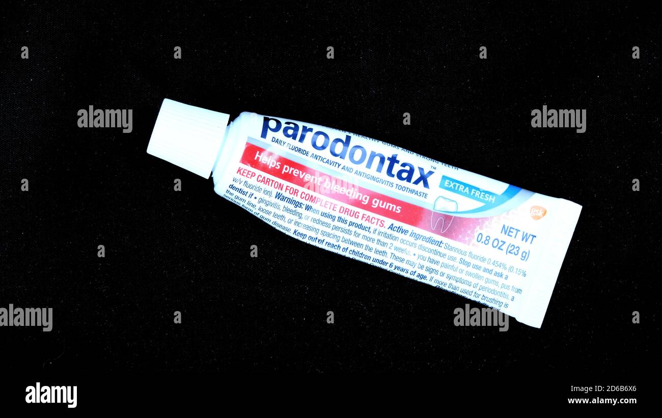 Tube de dentifrice Parodontax pour la santé des gencives; dentifrice pour  les maladies des gencives et les gencives saignantes; échantillon gratuit  fourni par le dentiste Photo Stock - Alamy