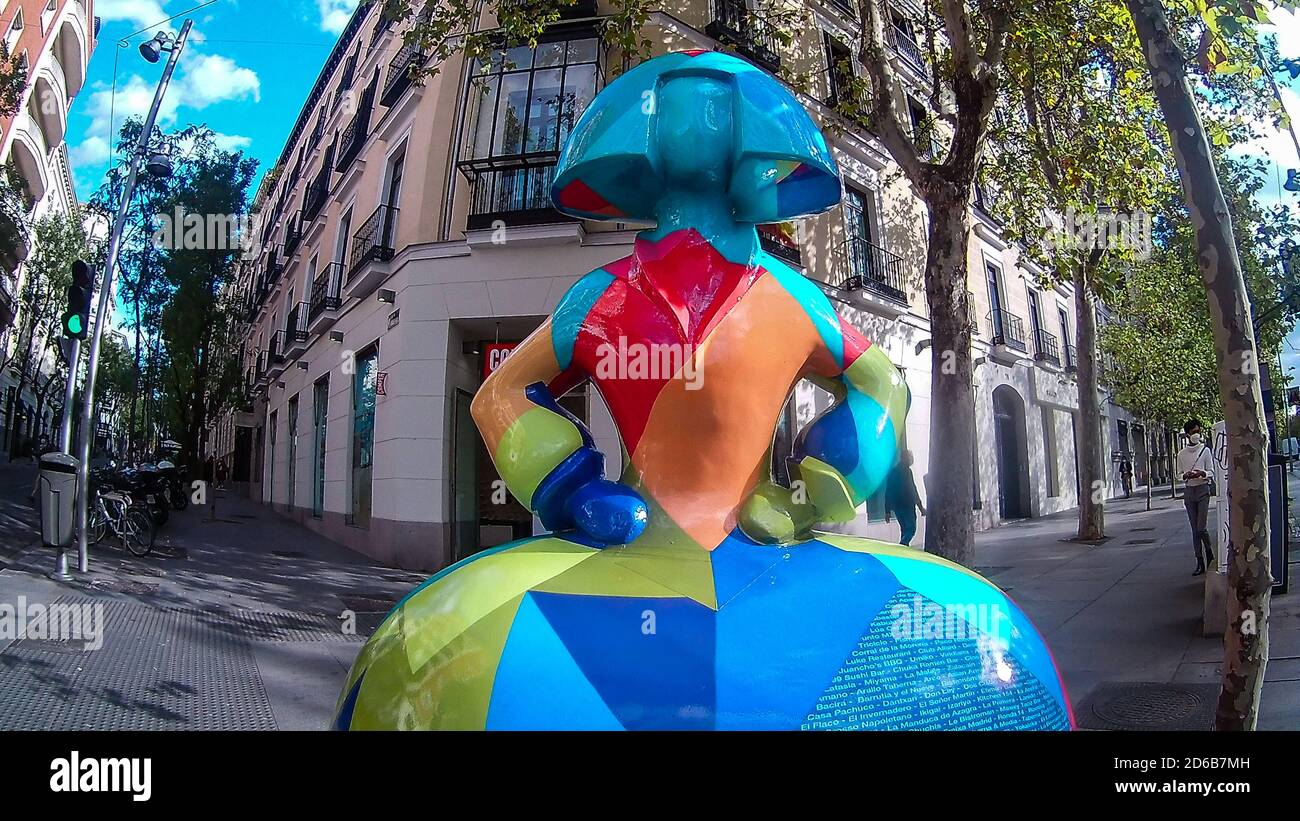 Les meninas créées par différents artistes et personnalités du public La vie repart dans les rues de Madrid Du 15 octobre prochain à D Banque D'Images