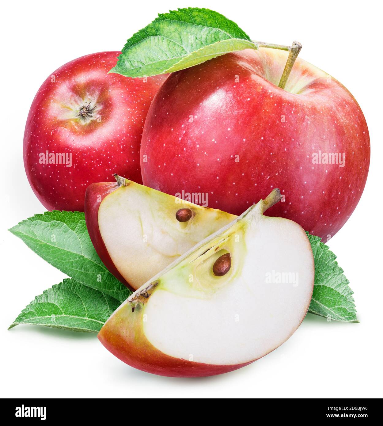 Pommes rouges avec feuilles et tranches de pommes isolées sur fond blanc. Masque. Banque D'Images