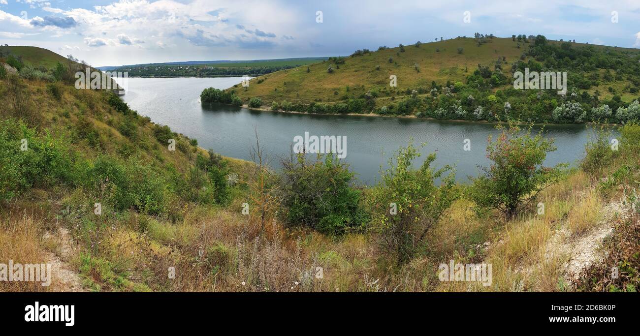 Rives de la rivière Dniester. Beau paysage de la nature. Voyage à travers l'Ukraine. Le Podilski Tovtry. Banque D'Images