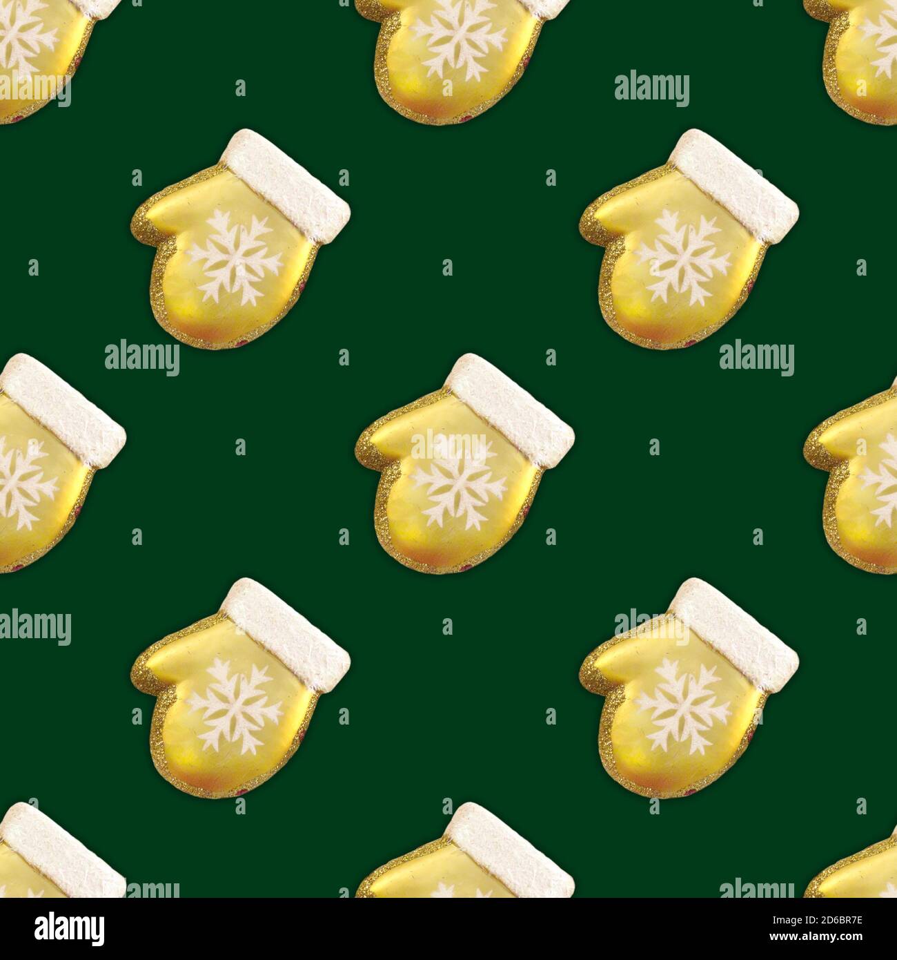 Mitaines de Noël dorées sans coutures avec flocon de neige blanc sur fond vert. Pour les fêtes décorant des cartes de vœux pour le mariage, l'anniversaire, Valen Banque D'Images