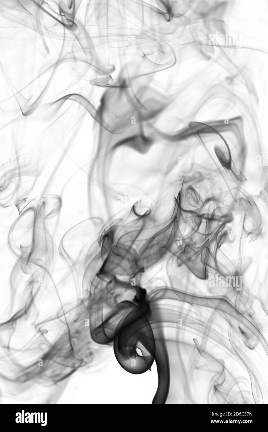 Fond transparent noir fumé sur fond blanc isolé Banque D'Images