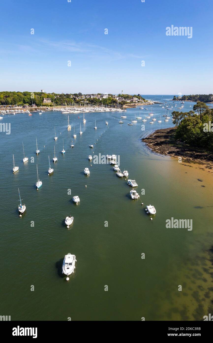 Bénodet (Bretagne, Nord-Ouest de la France) : vue d'ensemble de l'estuaire de l'Odet et de la ville Banque D'Images