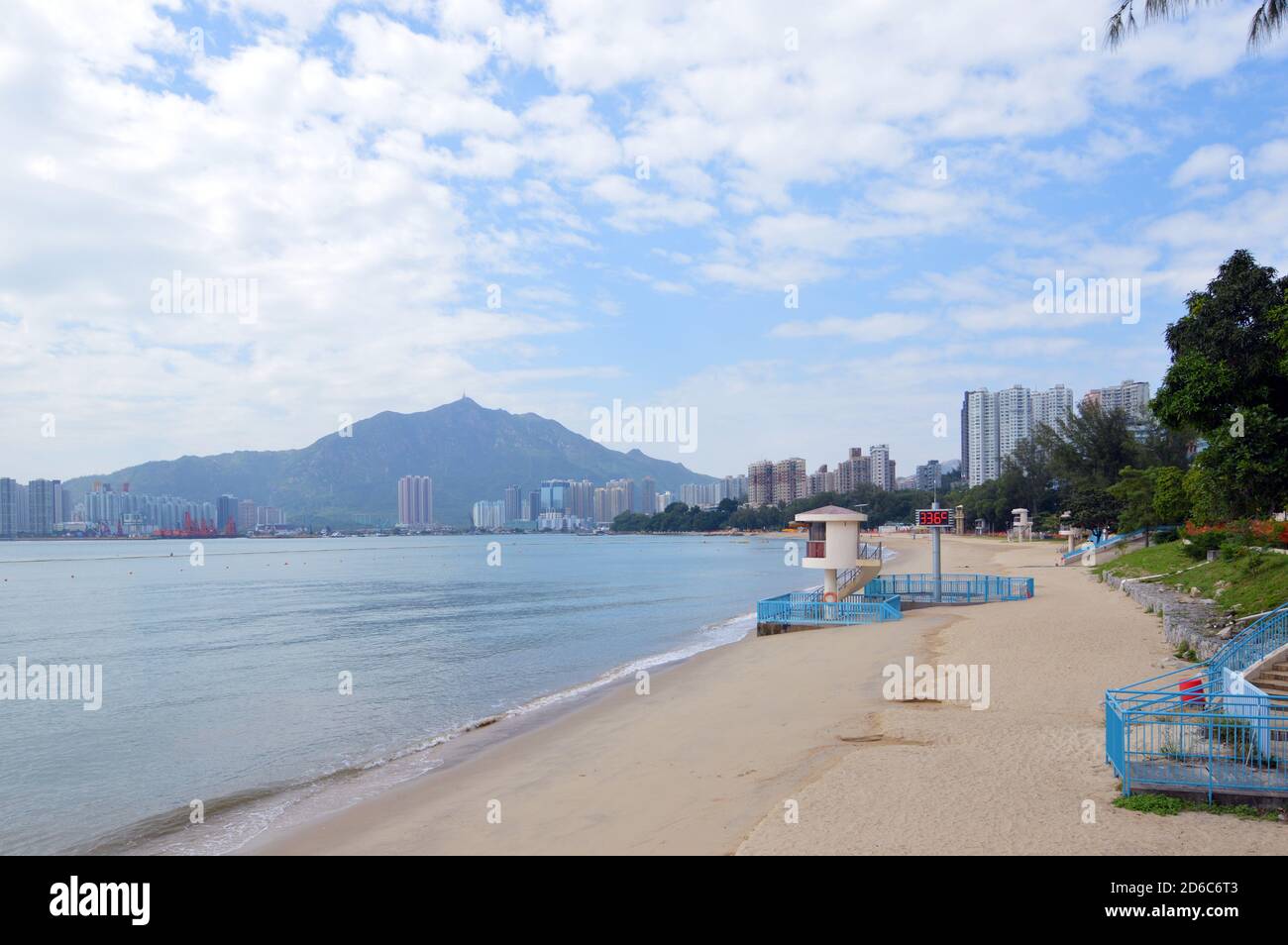 Une plage populaire de Hong Kong fermée et dépourvue de personnes pendant la pandémie COVID-19, 16 octobre 2020 (Golden Beach, Tuen Mun) Banque D'Images