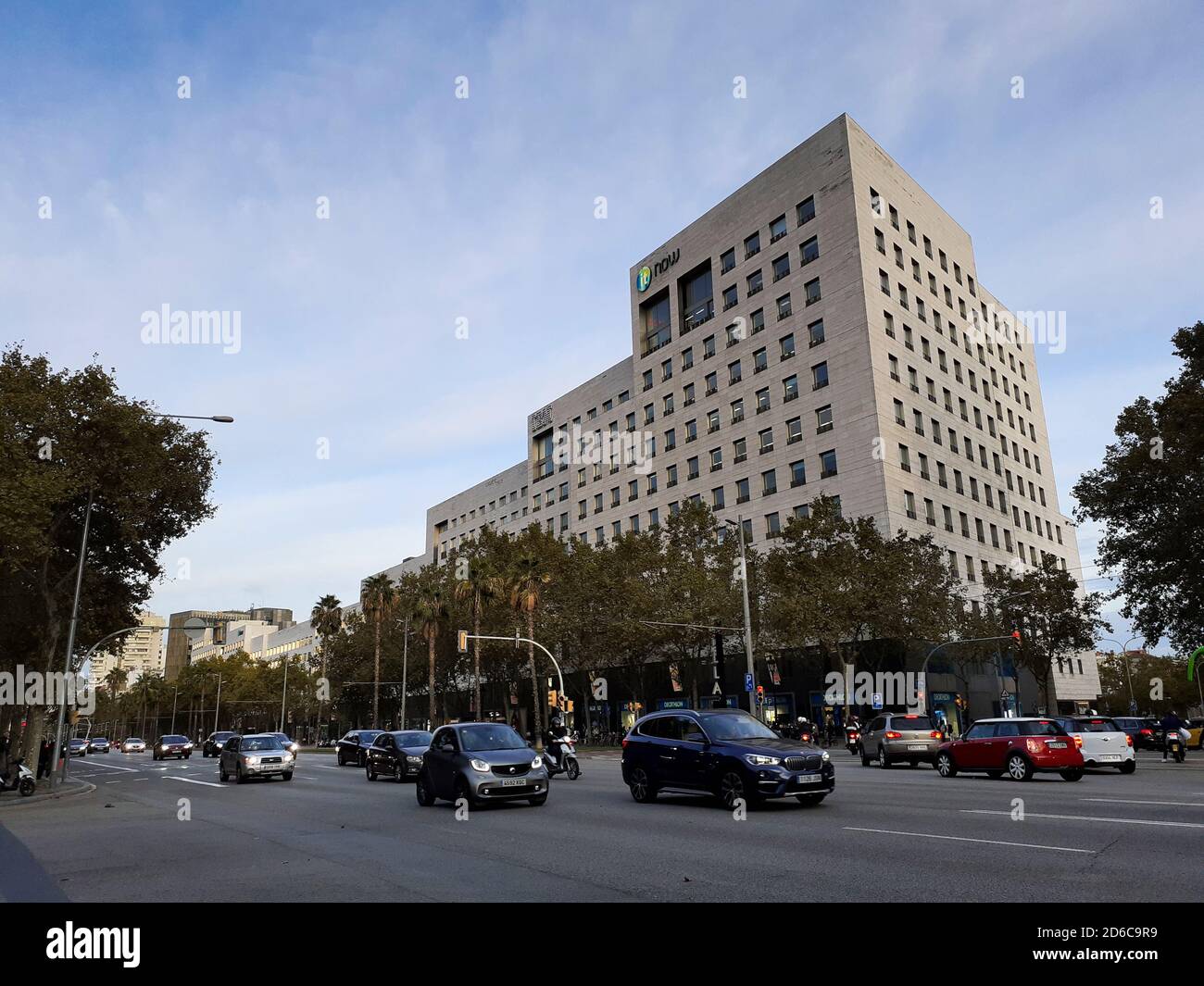 Bâtiment l'Illa Diagonal, centre commercial. Avinguda Diagonal, Barcelone, Catalogne, Espagne. Banque D'Images