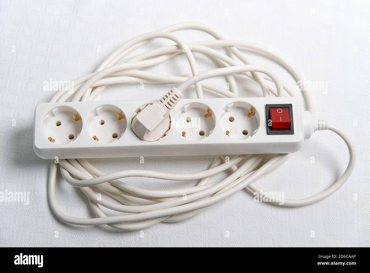 rallonge électrique blanche domestique européenne pour 220 v avec fusible  allumé textile blanc Photo Stock - Alamy