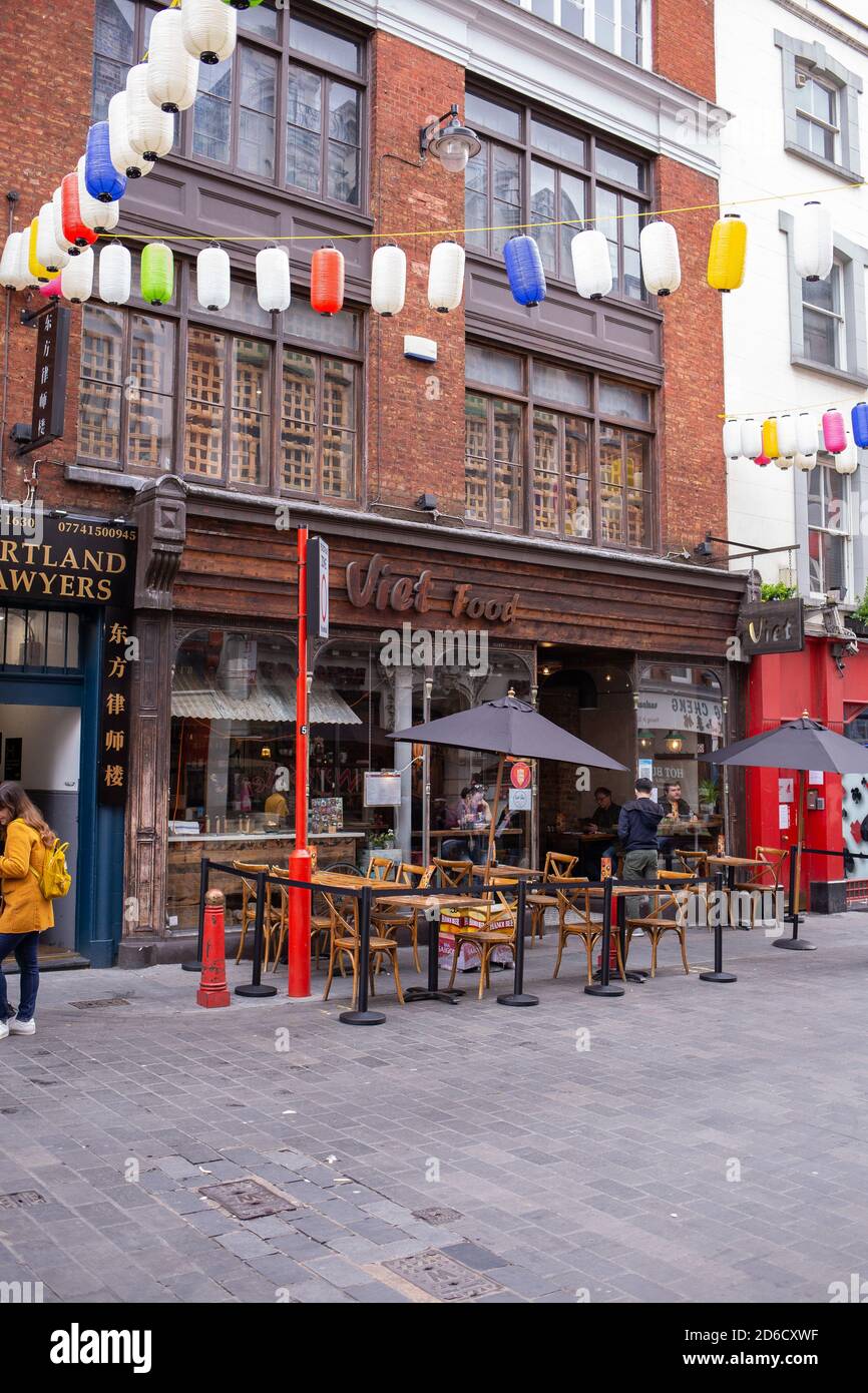 Viet Food on Wardour Street, dans le West End de Londres, sert une cuisine d'inspiration vietnamienne. 09 octobre 2020. Photo: Neil Turner Banque D'Images Viet Food on Wardour Street, dans le West End de Londres, sert une cuisine d'inspiration vietnamienne. 09 octobre 2020. Photo: Neil Turner Banque D'Images