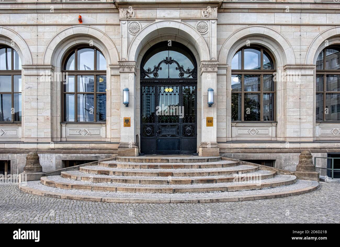 Entrée du bâtiment du ministère fédéral des Transports et de l'Infrastructure numérique à Invalidenstrasse 44, Mitte, Berlin. Banque D'Images