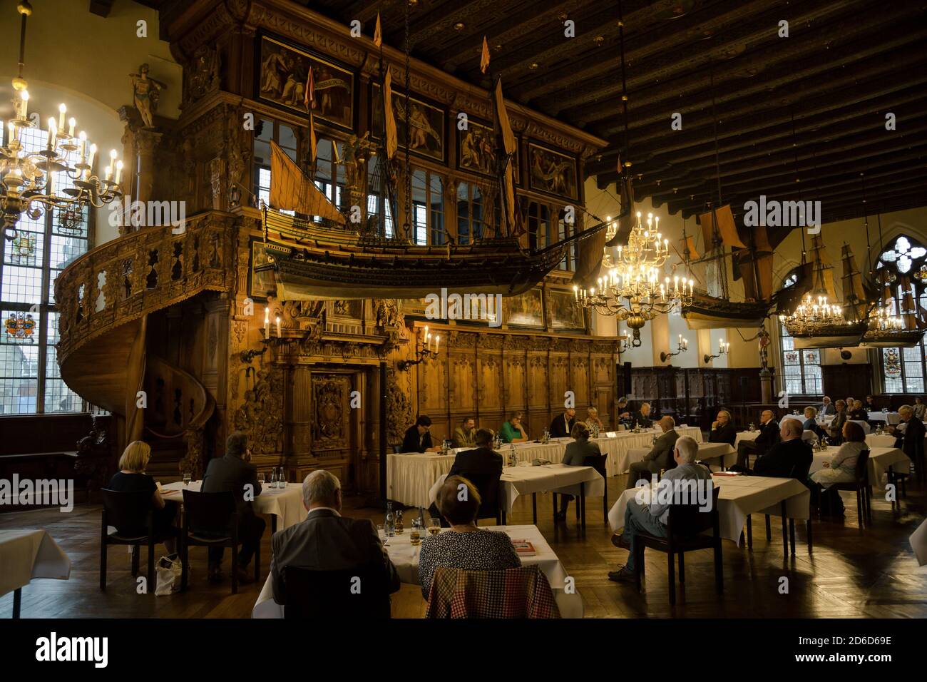 25.08.2020, Brême, Brême, Allemagne - salle supérieure de l'Hôtel de ville de Brême (inscrit au patrimoine mondial de l'UNESCO), brique gothique du XVe siècle, navire modèle 17 Banque D'Images