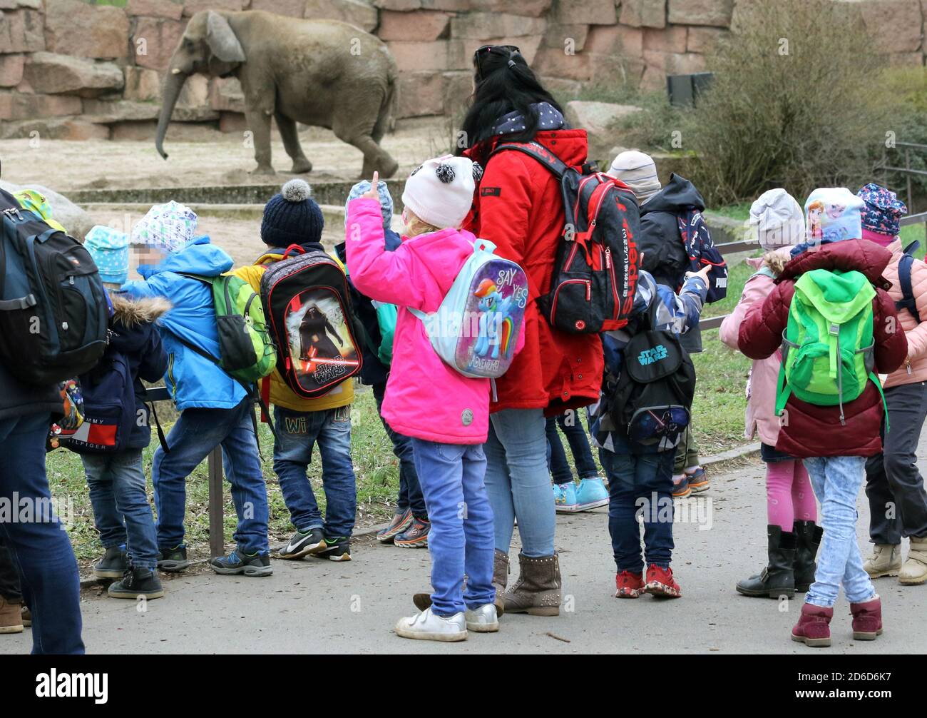 29.03.2019, Berlin, , Allemagne - groupe de la maternelle sur une excursion au zoo de Berlin. 00S190329D076CAROEX.JPG [AUTORISATION DU MODÈLE : NON, AUTORISATION DU PROPRIÉTAIRE : NON (C) Banque D'Images