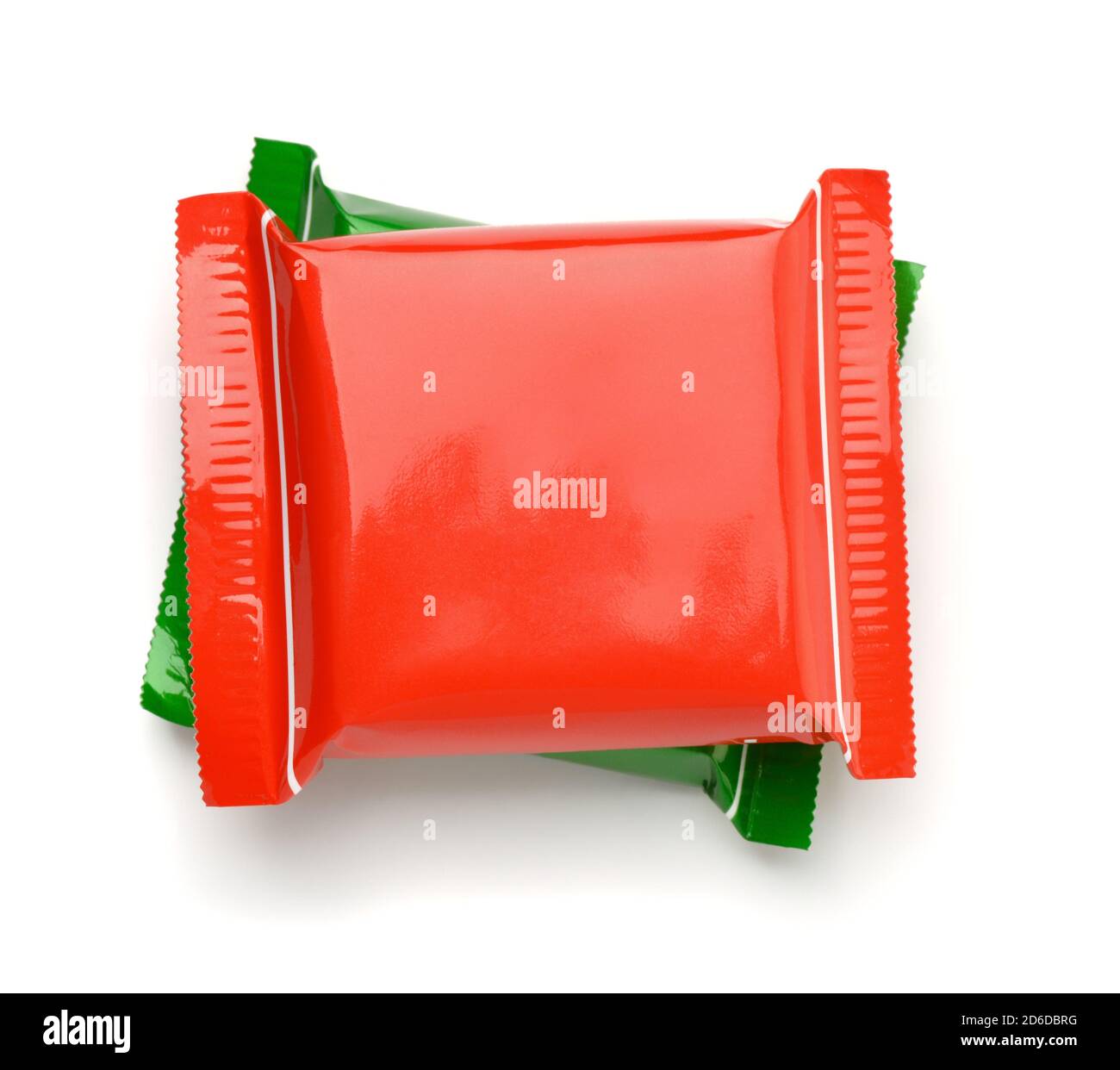 Vue de dessus des sacs en plastique rouge et vert isolés sur blanc Banque D'Images