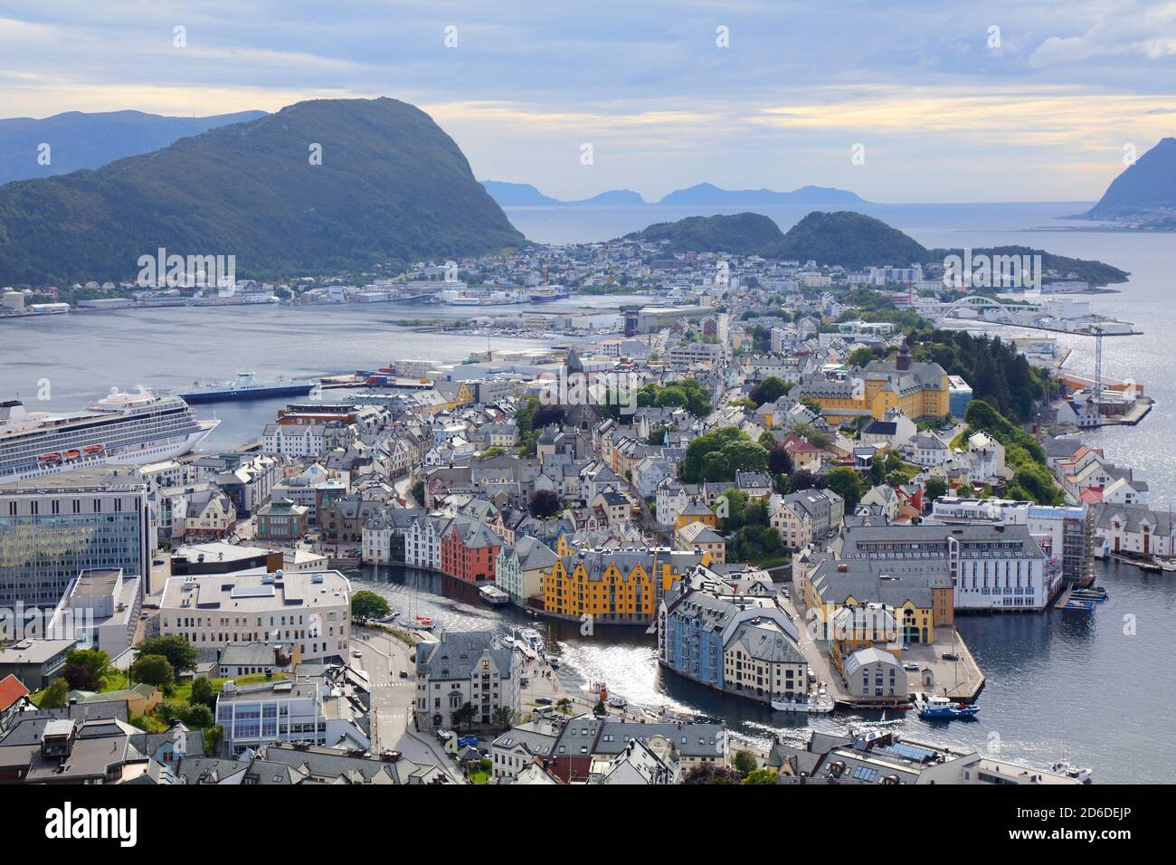 Alesund, Norvège. Vue aérienne depuis la montagne Aksla. Banque D'Images