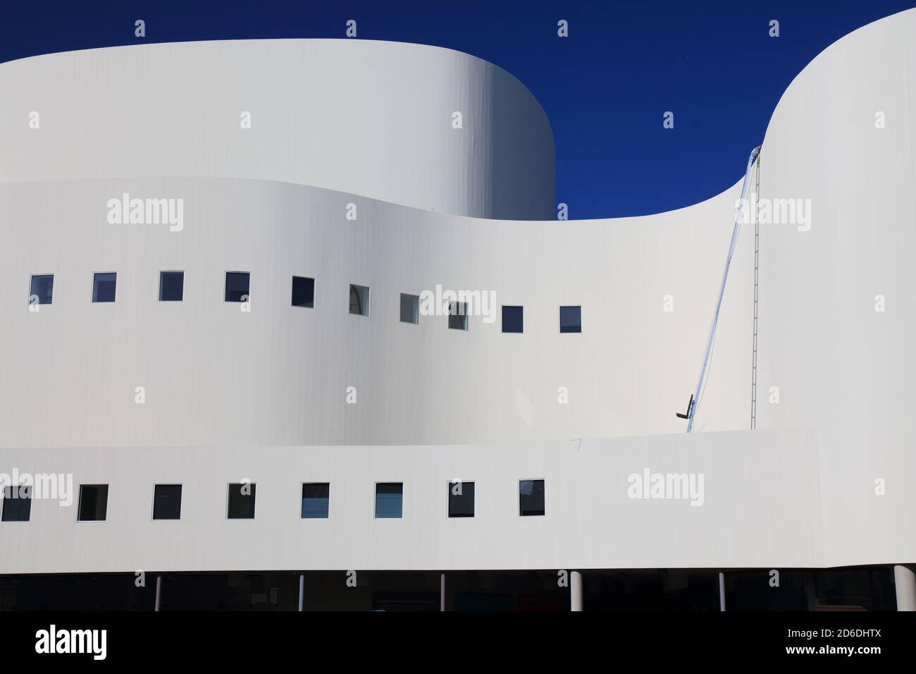 DÜSSELDORF, ALLEMAGNE - 19 SEPTEMBRE 2020 : théâtre Schauspielhaus à Düsseldorf. Le bâtiment conçu par Bernhard Pfau a été ouvert en 1970. Banque D'Images