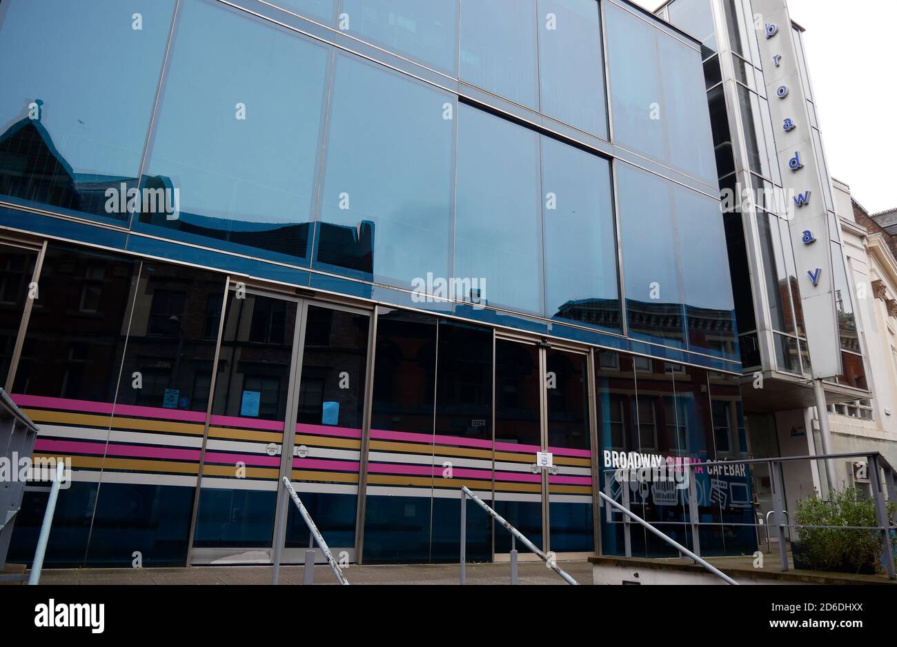 Un cinéma Broadway fermé dans le centre ville de Nottingham comme des entreprises fermées en raison de l'épidémie de coronavirus. Banque D'Images