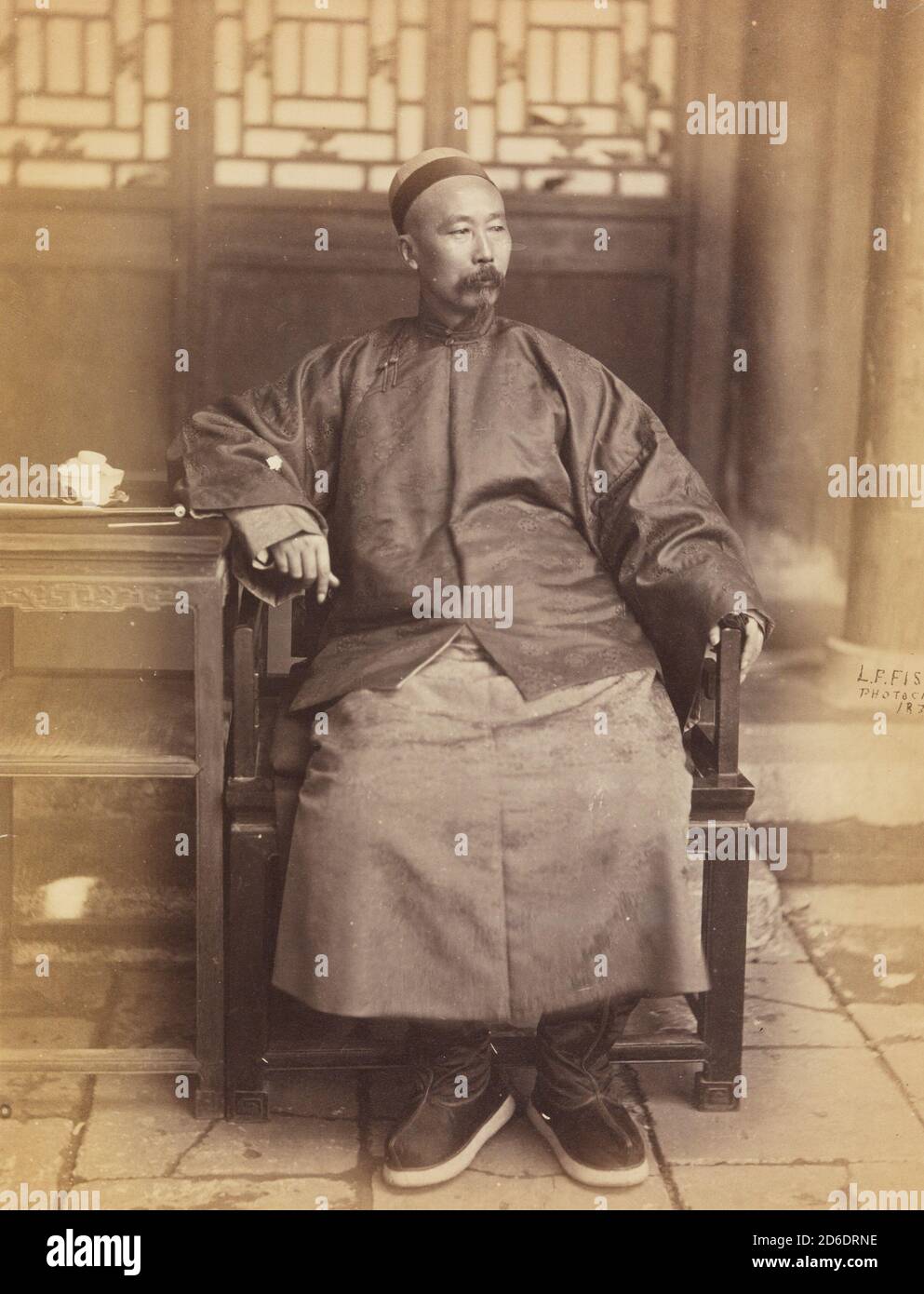 L'extrême-Orient: Un journal mensuel, illustré par des photographies, 1870. [Son Excellence Li Hung-Chang, Grand Secrétaire d'État, Viceroy de Chihli]. Banque D'Images