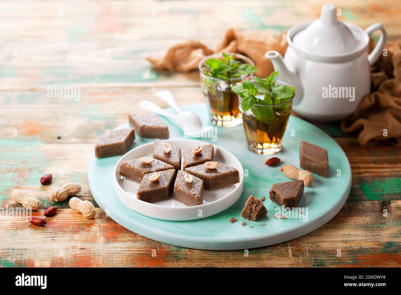 Céto paleo maison sans sucre, graines et noisettes halva, foyer sélectif Banque D'Images