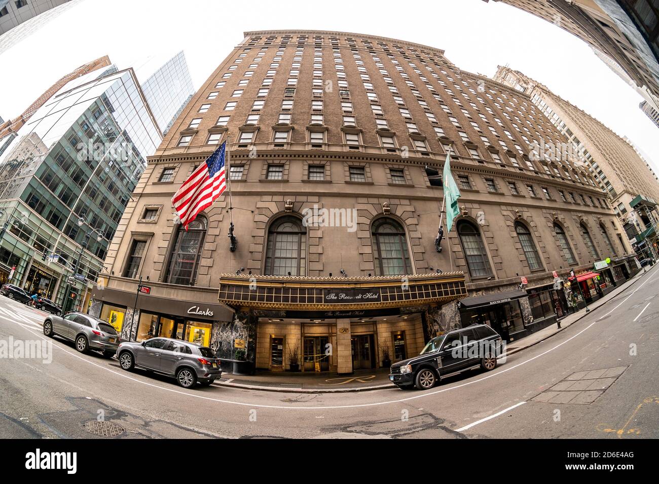 Le Roosevelt Hotel à Midtown Manhattan à New York le dimanche 11 octobre 2020. Cet hôtel de 96 ans a annoncé sa fermeture à la fin du mois d'octobre en raison de l'impact de la pandémie COVID-19. Cet hôtel, qui appartient à Pakistan International Airlines, a connu une chute phénoménale des réservations, ainsi que le reste de l’industrie hôtelière de la ville. (© Richard B. Levine) Banque D'Images