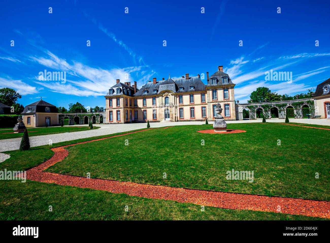 LA MOTTE TILLY, FRANCE, Août 07, 2016 : façades et jardins de la Motte Tilly château, 07 août 2016 à La Motte Tilly, Aube, France Banque D'Images