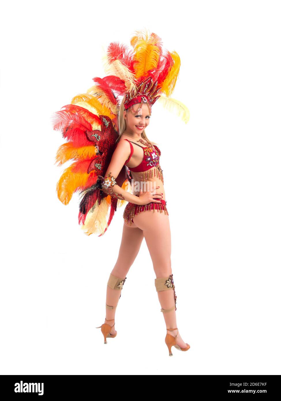 Danseuse de samba se posant dans un costume coloré Banque D'Images