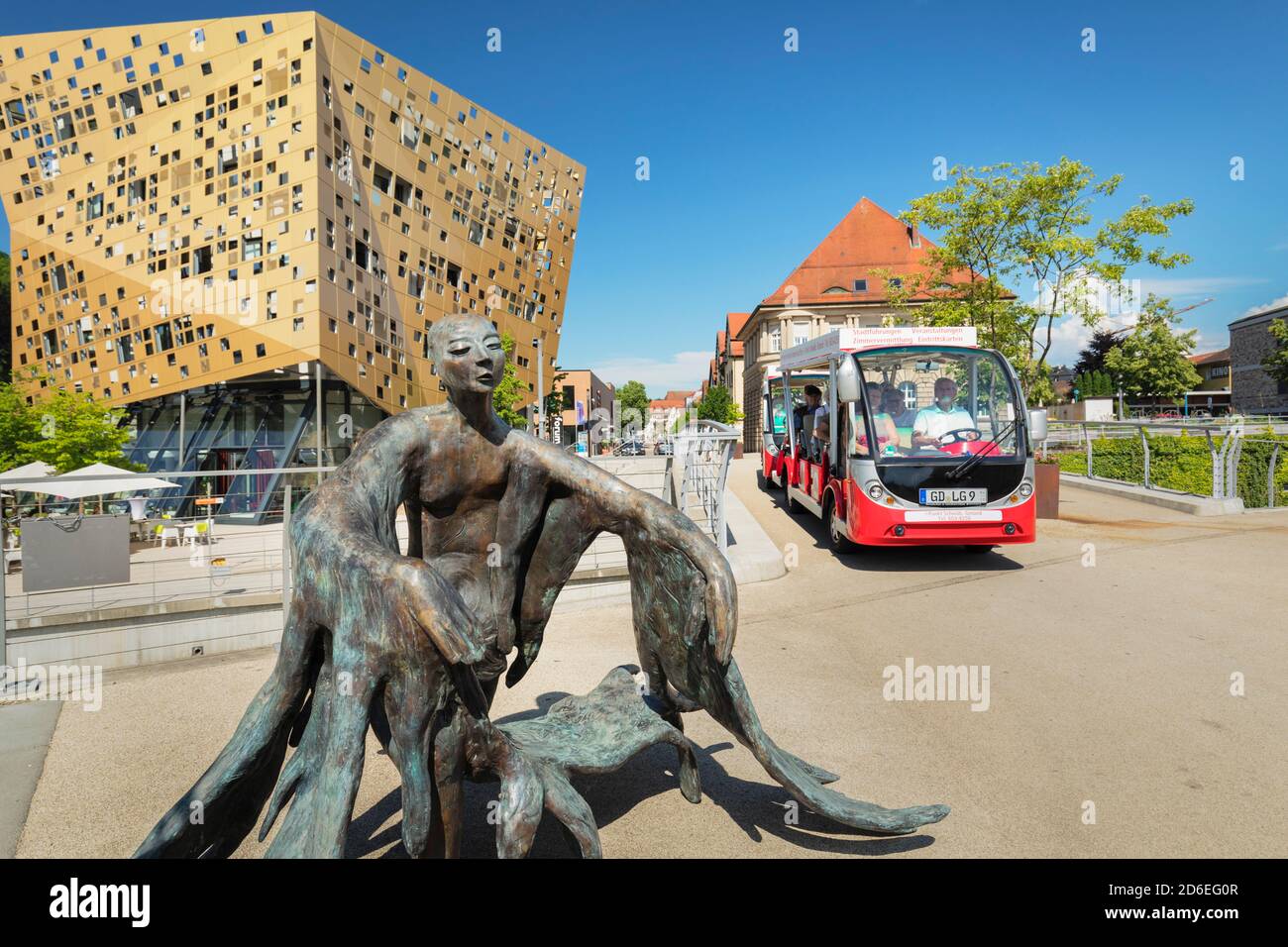 Visite touristique en face du Forum de l'or et de l'argent, Schwäbisch Gmünd, Bade-Wurtemberg, Allemagne Banque D'Images