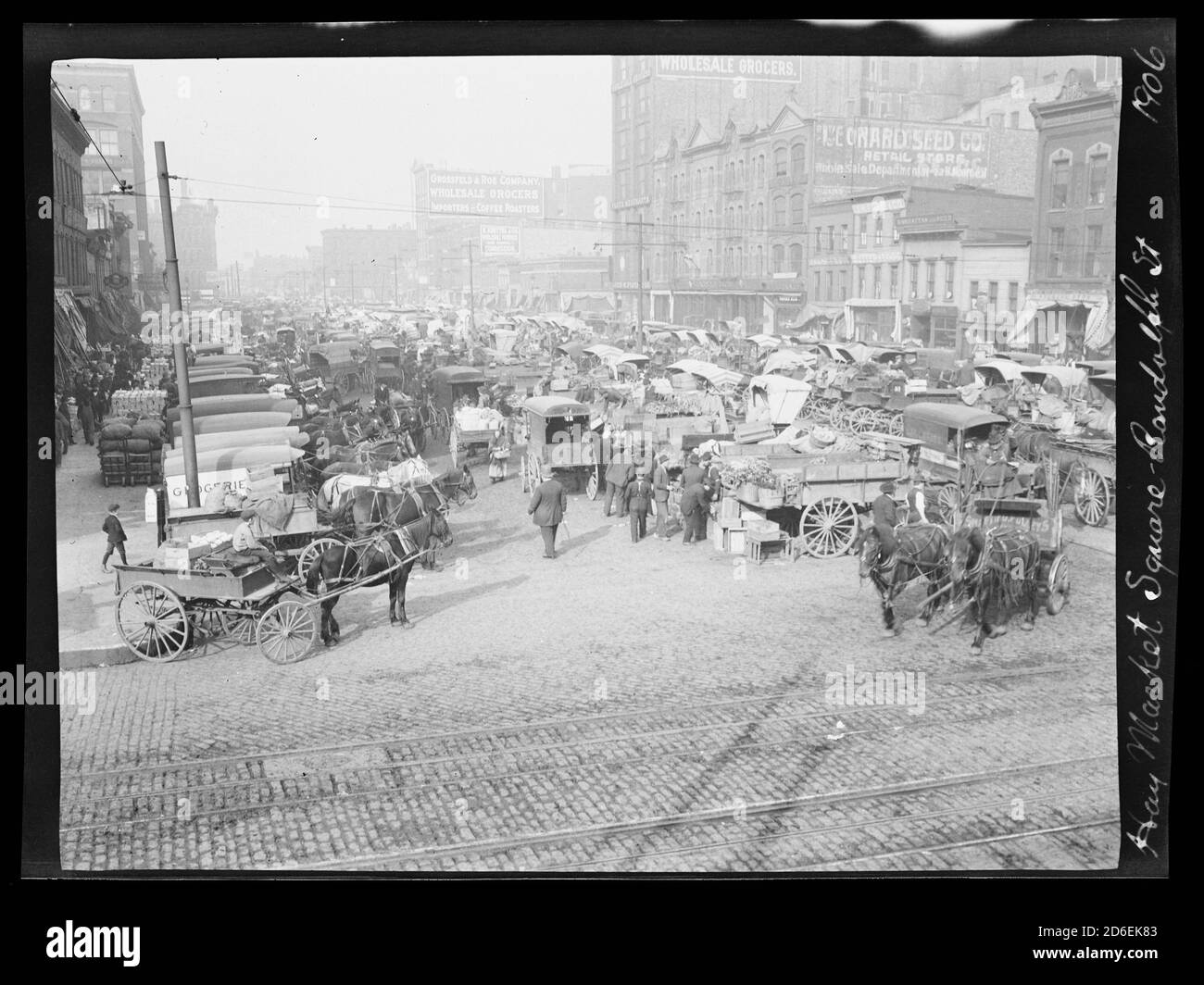 Vue sur Haymarket Square sur Randolph Street, à l'ouest de Desplades Street, Chicago, Illinois, 1906. Banque D'Images
