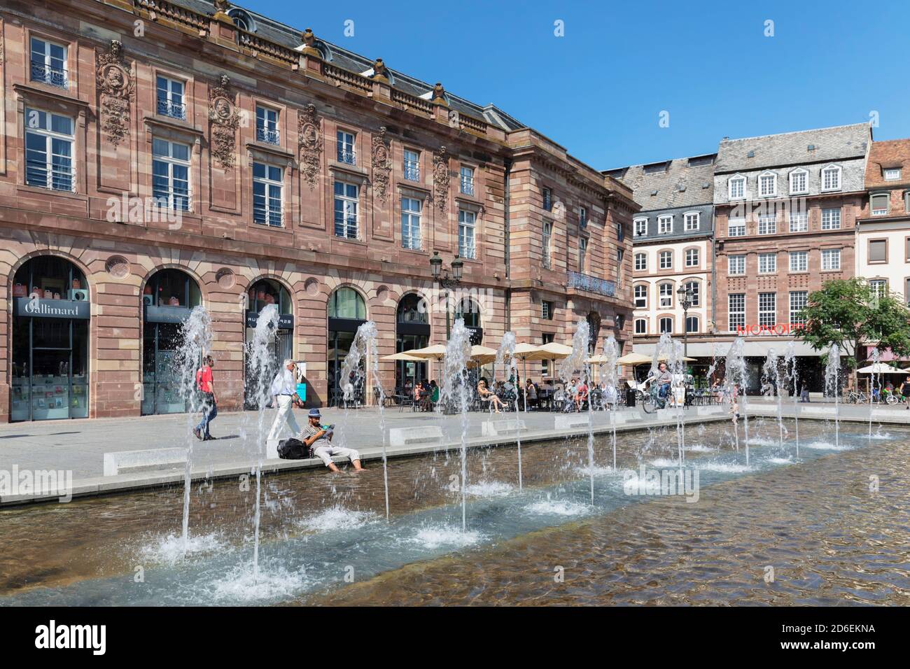 Rue cafés sur Kleberplatz dans la vieille ville, Strasbourg, Alsace, France Banque D'Images